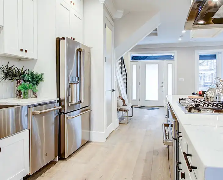 Modern-Kitchen-White-Cabinets-4