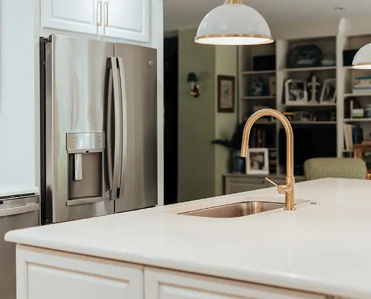 Modern-Kitchen-White-Cabinets-Gold